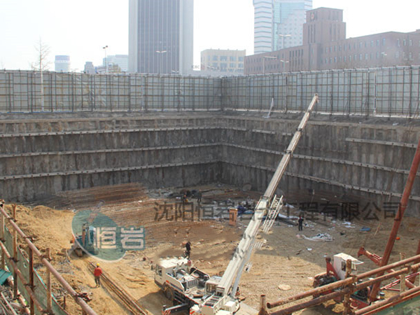 沈阳市府广场兴华大厦